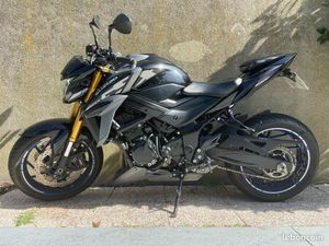 SUZUKI GSX-S750
