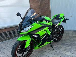 ② KAWASAKI NINJA 300 SPECIAL EDITION