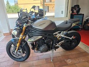 TRIUMPH SPEED TRIPLE 1200 RS 181 CV 195 KG