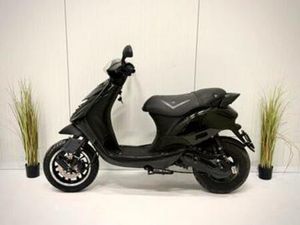 PIAGGIO ZIP 172/180CC MALOSSI (VOLLE KANON!) — SCOOTERS | PIAGGIO — MARKTPLAATS