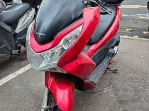 VENDS SCOOTER HONDA PCX