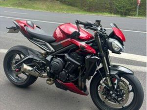 STREET TRIPLE RS 2024