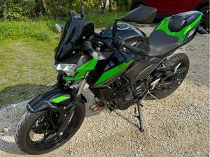 KAWASAKI Z400