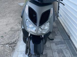 APRILIA 250 SPORTCITY →