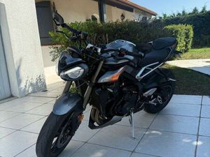 TRIUMPH STREET TRIPLE RS (4500KM, 1ÈRE MAIN, ÉTAT PROCHE NEUF)