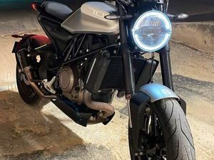 HUSQVARNA VITPILEN 701