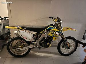 MOTO CROSS RMZ 250