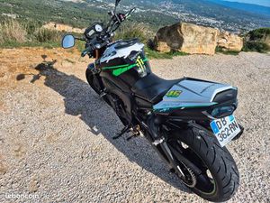 YAMAHA FZ8 AVEC KIT DÉCO MONSTER