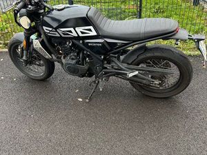 MOTO BRIXTON CROSSFIRE 500