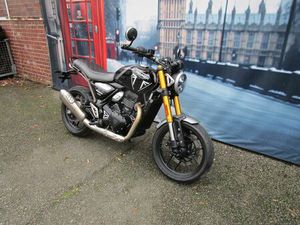 TRIUMPH SPEED 400 GESTEPPTE SITZBANK