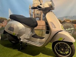 VESPA GTS 300 SUPER TECH ABS