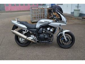 YAMAHA FZS 600 FAZER