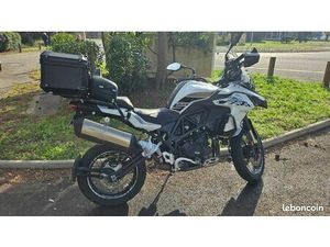 BENELLI TRK 502 X – BLANC ET NOIR