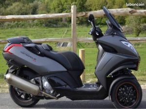 PEUGEOT MÉTROPOLIS 400