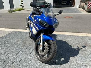 ② YAMAHA YZF-R6 2002