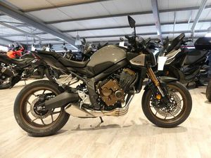 HONDA CB650R MIT ABS UND E-CLUTCH INCL. ANLIEFERUNG