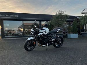 TRIUMPH STREET TRIPLE R WEIß 2025