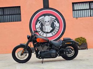 HARLEY DAVIDSON - STREET BOB