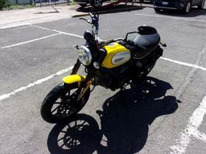 DUCATI SCRAMBLER 800 800 CON BAULETTO POST