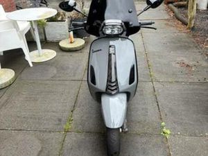 VESPA SPRINT 50 OF 80CC E5 2023 BROM — SCOOTERS | VESPA — MARKTPLAATS