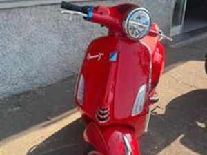VESPA PRIMAVERA 125 RED