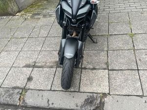 YAMAHA MT 125 UNTER DEN WEIHNACHTSBAUM ;-)