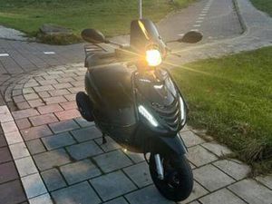PIAGGIO ZIP (2023) (EERSTE EIGENAAR) (AMSTERDAM) — SCOOTERS | PIAGGIO — MARKTPLAATS