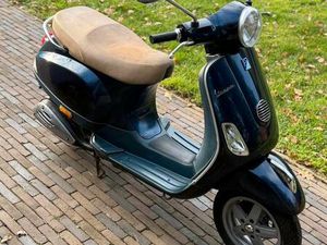 ② VESPA LX50 BLEUE