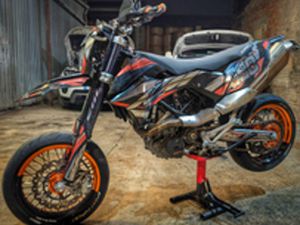 KTM 690 SMC-R PATENTE A2(SOLO A LIBRETTO)