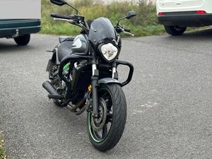 KAWASAKI VULCAN S CAFE MIT STURZBÜGEL UND EXTRAS
