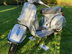 VESPA WUNDERSCHÖNE PIAGGIO / VESPA PX 125 , NEUWERTIG