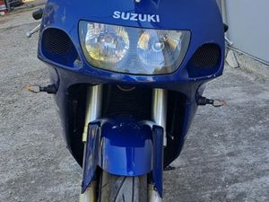 SUZUKI GSXR SRAD 750 →