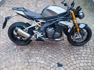 TRIUMPH SPEED TRIPLE 1200 RS