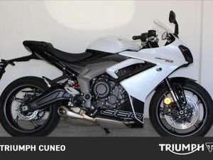 TRIUMPH DAYTONA 660