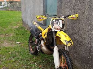 VENDO OU TROCO SUZUKI RMZ 250 GOUVEIA (SÃO PEDRO E SÃO JULIÃO)