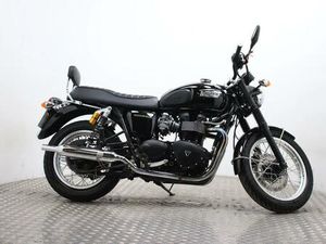 TRIUMPH BONNEVILLE 900