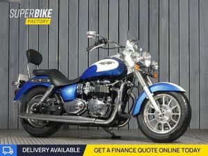 TRIUMPH BONNEVILLE 900