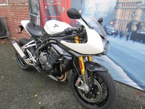 TRIUMPH SPEED TRIPLE 1200 RR