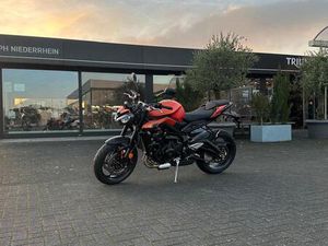 TRIUMPH STREET TRIPLE R A2 2025ER