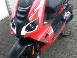 ROLLER PEUGEOT SPEEDFIGHT 4 125 CCM MOTORROLLER