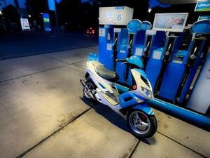 PEUGEOT SPEEDFIGHT 2,ROLLER 25ER PAPIERE - LÄUFT EINWANDFREI