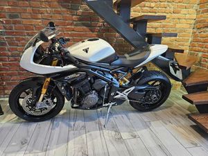 TRIUMPH SPEED TRIPLE 1200 RR 2022ROK KONIN