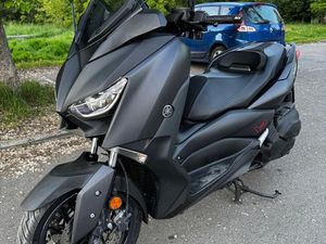 YAMAHA X-MAX 400 →