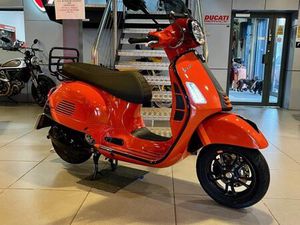 VESPA GTS 300 SUPERSPORT - 1400 MILES - 1 OWNER - EXTREMELY TIDY - EURO 5