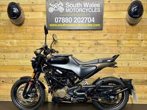 HUSQVARNA SVARTPILEN 125 / 2022 (72) MODEL / JUST 1145 MILES