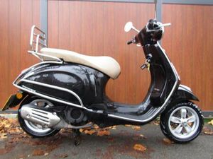 PIAGGIO VESPA125 PRIMAVERA , 2017, IN FANTASTIC CONDITION , 1 FORMER KEEPER !