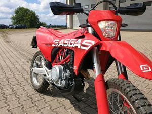 GASGAS ES 700 / NEU / 0KM / AKRAPOVIC / KTM / ENDURO / NEU