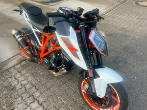 JACKY,S GARAGE KTM 1290 SUPER DUKE R