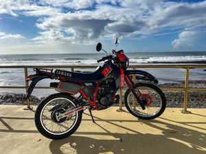 YAMAHA @125 DT LC CARCAVELOS E PAREDE