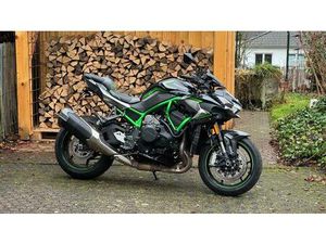 KAWASAKI Z H2 MIT ÖHLINS-FEDERBEIN UND ZUBEHÖR